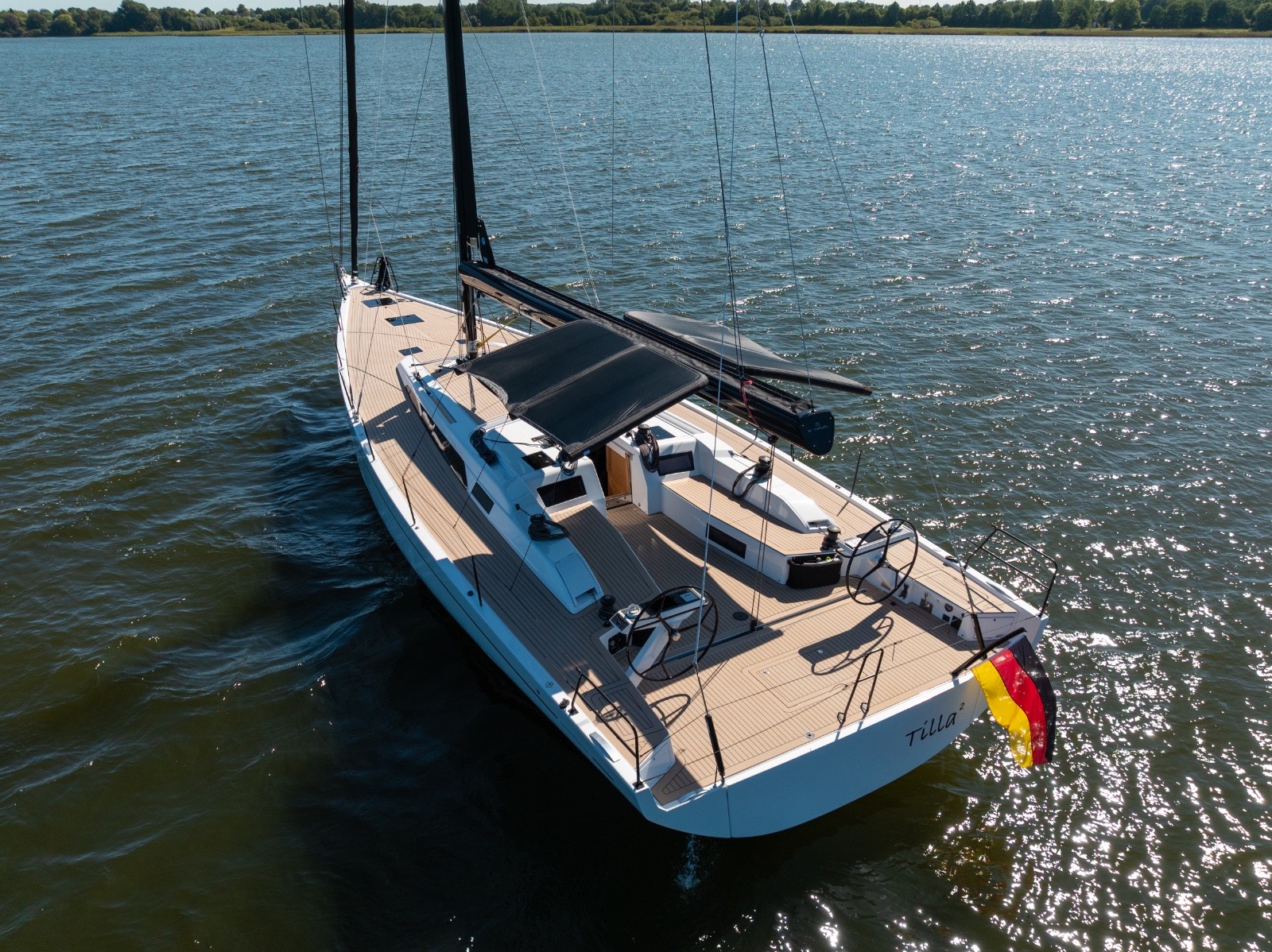 Aerial view of a yacht with Volamare sun protection